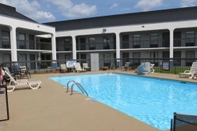 Swimming Pool Baymont Inn & Suites Florence by Wyndham