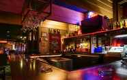 Quầy bar, cafe và phòng lounge 4 Best Western Riverside Inn