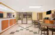 Lobby 2 Super 8 by Wyndham Sumter