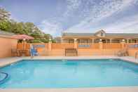 Swimming Pool Super 8 by Wyndham Sumter