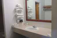 In-room Bathroom Travelodge by Wyndham Stratton