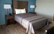 Bedroom 5 Motel 6 Burlington, NC