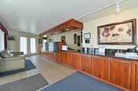 Lobby Americas Best Value Inn Mackinaw City