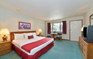 Bedroom 4 Americas Best Value Inn Mackinaw City