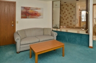 Common Space Americas Best Value Inn Mackinaw City