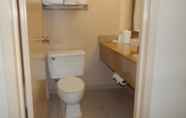 In-room Bathroom 2 Ramada by Wyndham Uniontown