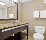 Toilet Kamar 5 Best Western Plus Tallahassee North Hotel