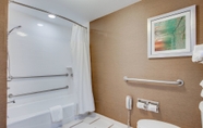 In-room Bathroom 4 Fairfield Inn By Marriott Amesbury