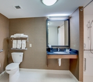 Toilet Kamar 7 Fairfield Inn By Marriott Amesbury