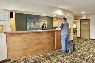 Lobby 4 Ramada by Wyndham Abbotsford