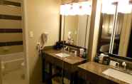 In-room Bathroom 2 Quality Inn & Suites Phoenix NW - Sun City