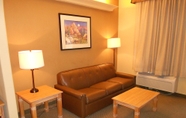 Ruang Umum 3 Quality Inn & Suites Phoenix NW - Sun City