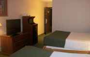 Bedroom 5 Days Inn & Suites by Wyndham Mt Pleasant
