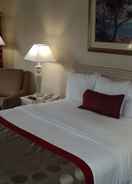 BEDROOM Ramada by Wyndham Yonkers / Westchester