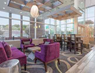 Lobby 2 La Quinta Inn & Suites by Wyndham Clifton/Rutherford