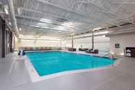 Swimming Pool La Quinta Inn & Suites by Wyndham Clifton/Rutherford