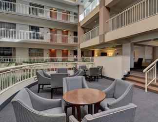 Lobi 2 Embassy Suites by Hilton Atlanta Buckhead