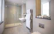 In-room Bathroom 6 The Clermont London, Charing Cross