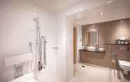 In-room Bathroom 7 The Clermont London, Charing Cross