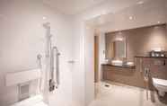 In-room Bathroom 5 The Clermont London, Charing Cross