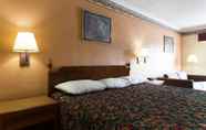 Bedroom 4 Days Inn by Wyndham Raleigh Downtown South