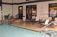 Swimming Pool Quality Inn & Suites Searcy I-67