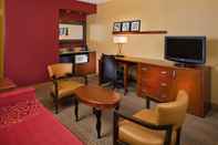 Common Space Courtyard by Marriott Orlando Airport
