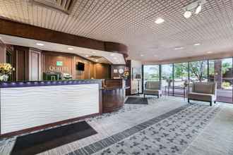 Lobby 4 Wingate by Wyndham Troy