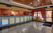 Lobby 2 Ramada by Wyndham Macon