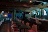 Bar, Cafe and Lounge B Ocean Resort