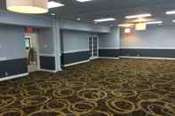 Functional Hall Quality Inn & Suites University Area