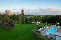 Swimming Pool Novotel Paris Créteil Le Lac