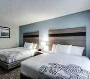 Bedroom 5 Days Inn & Suites by Wyndham Spokane