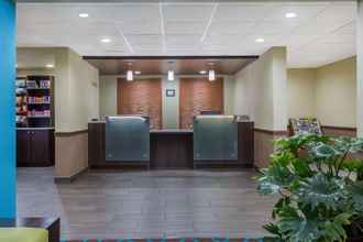 Lobby 4 La Quinta Inn & Suites by Wyndham Wytheville