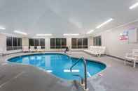 Swimming Pool La Quinta Inn & Suites by Wyndham Wytheville