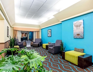 ล็อบบี้ 2 La Quinta Inn & Suites by Wyndham Wytheville