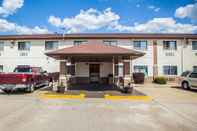 Exterior Quality Inn near I-72 and Hwy 51