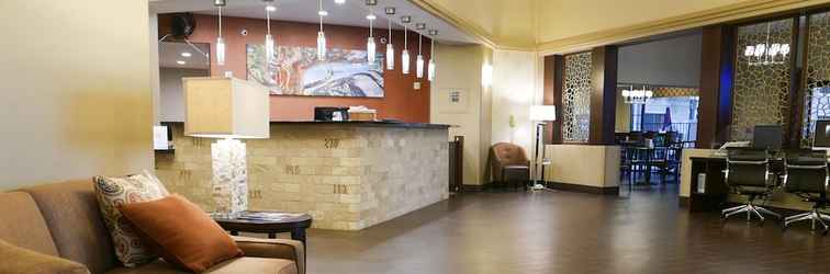 Lobi Best Western Escondido Hotel