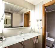 Phòng tắm bên trong 4 Hotel Maisonnave