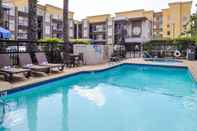 Kolam Renang Best Western Courtesy Inn - Anaheim Park Hotel