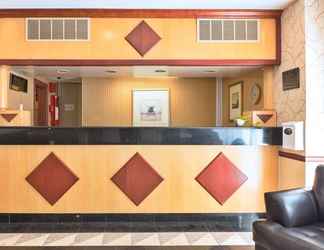 Lobby 2 Ramada by Wyndham Pikesville/Baltimore North