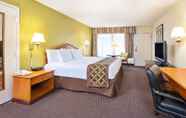 Bedroom 5 Ramada by Wyndham Pikesville/Baltimore North