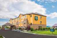 Exterior Quality Inn Peru near Starved Rock State Park