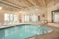 Swimming Pool Comfort Inn & Suites Buffalo Airport