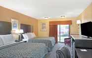 Bedroom 7 Days Inn by Wyndham Washington Pennsylvania