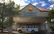 Bangunan 4 Comfort Inn & Suites Airport