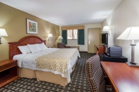 Bedroom Days Inn by Wyndham Kent - Akron