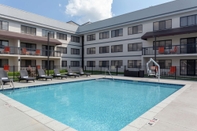Swimming Pool DoubleTree Suites by Hilton Dayton - Miamisburg