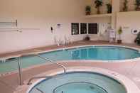 Swimming Pool Baymont Inn & Suites by Wyndham