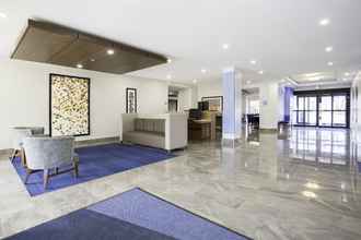 Lobi 4 Holiday Inn Express & Suites Mississauga-Toronto Southwest, an IHG Hotel